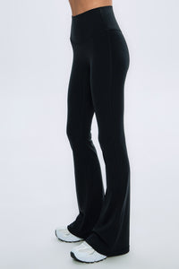 Базові штани-кльош чорного кольору