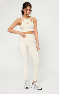 Базові легінси молочного кольору high-waist leggings with smooth fit and soft elasoft fabric for daily comfort.