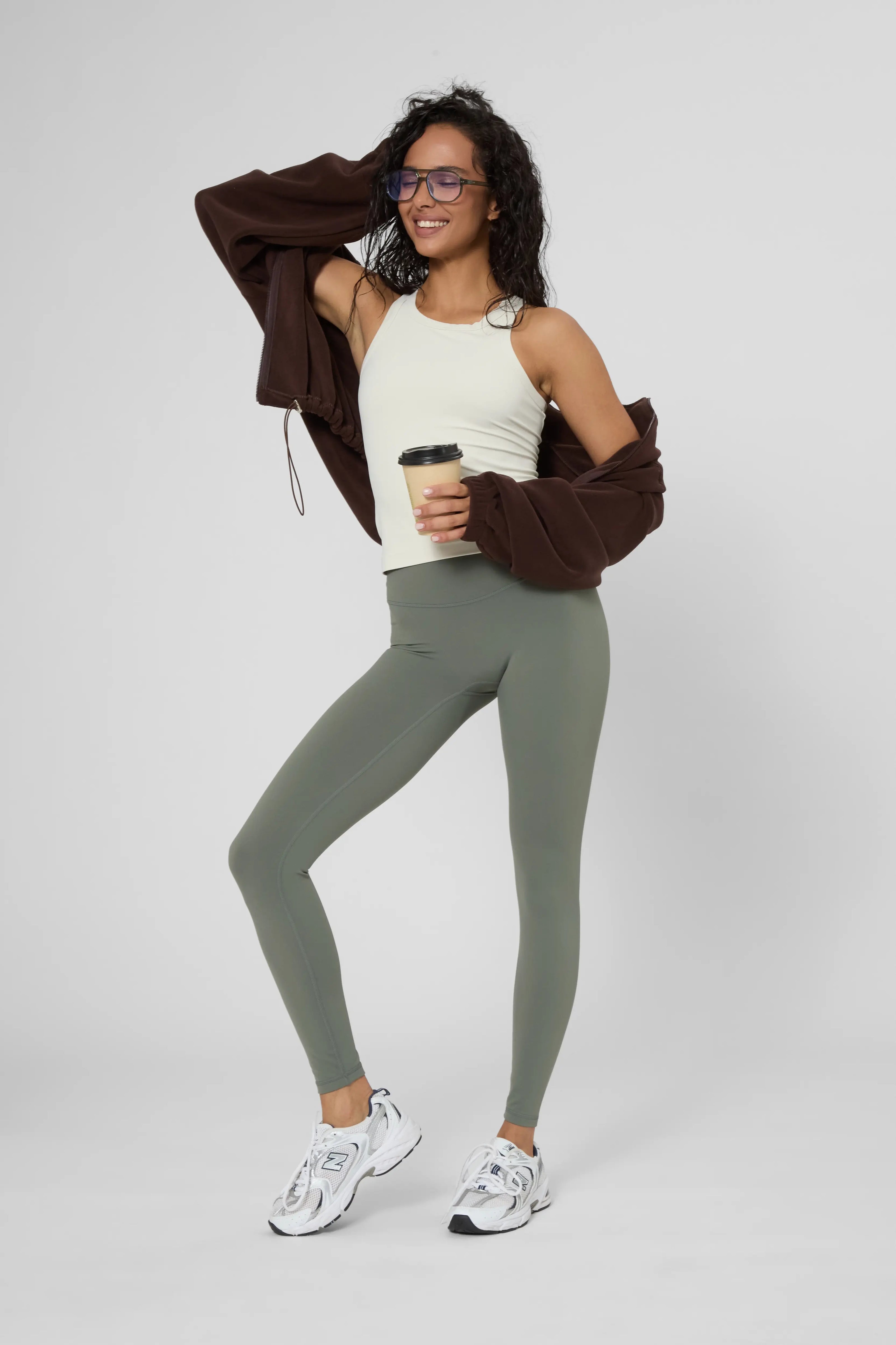 Майка без чашок молочного кольору