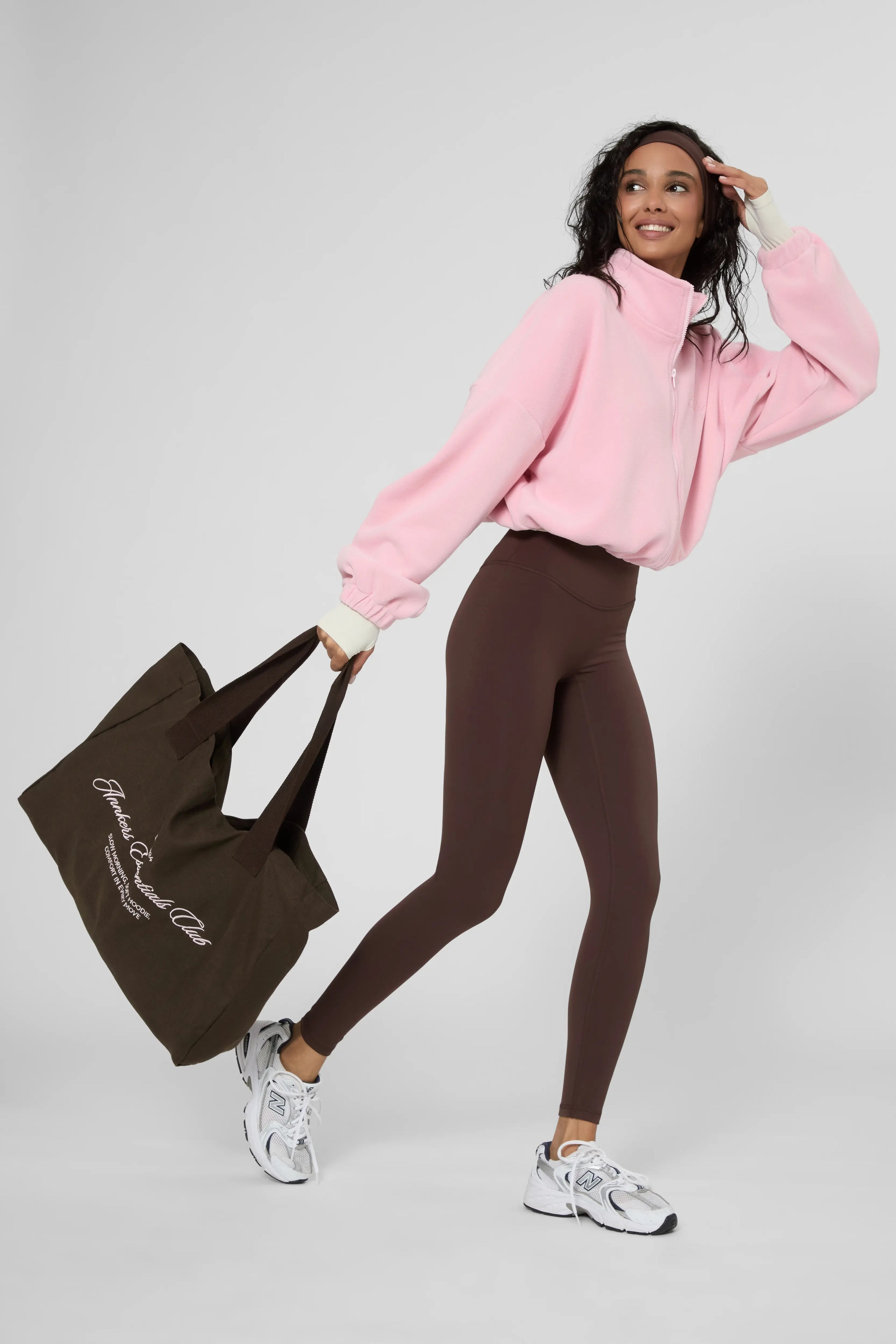 Шопер у коричневому кольорі з рожевою вишивкою "Annkers essentials club"