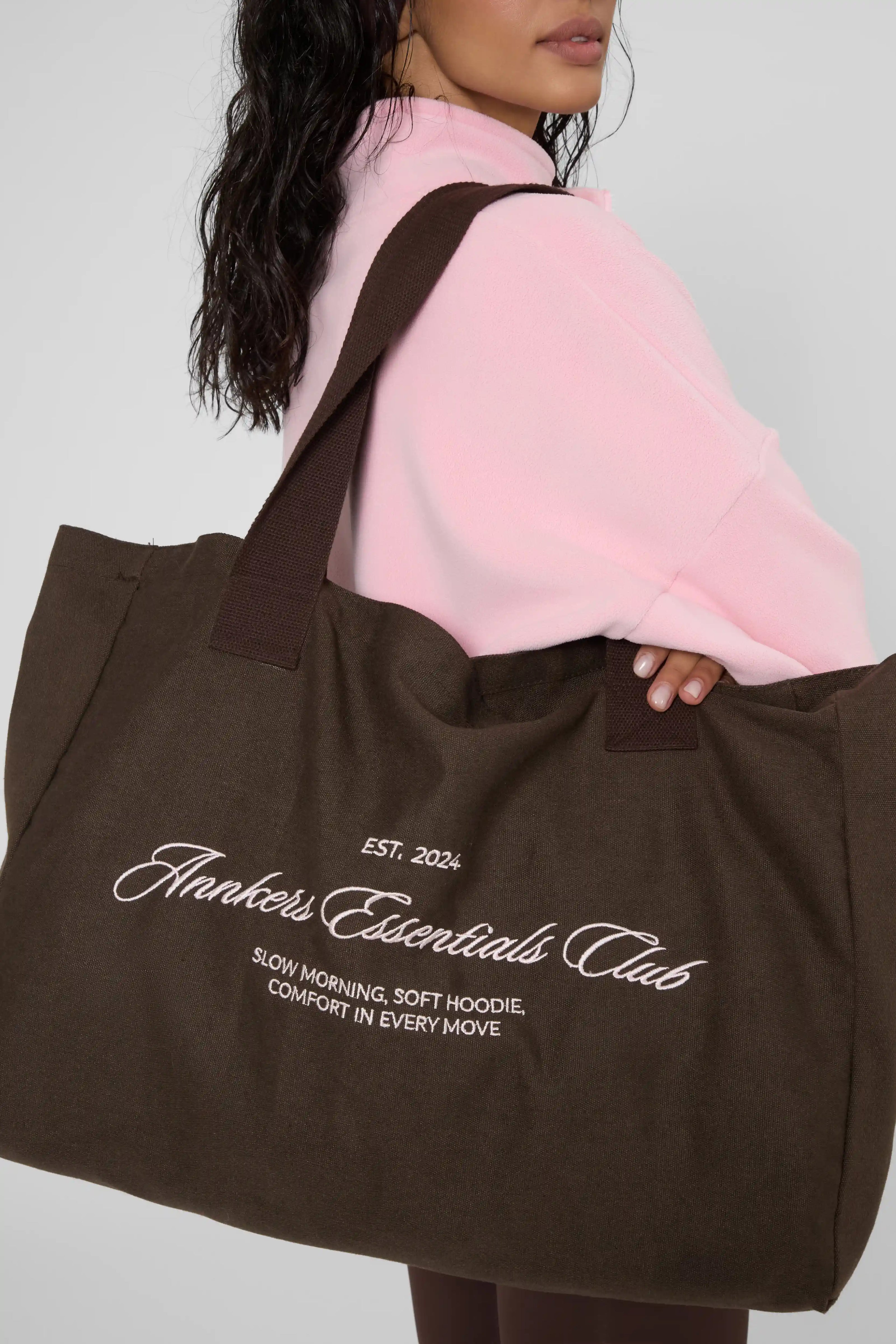 Шопер у коричневому кольорі з рожевою вишивкою "Annkers essentials club"