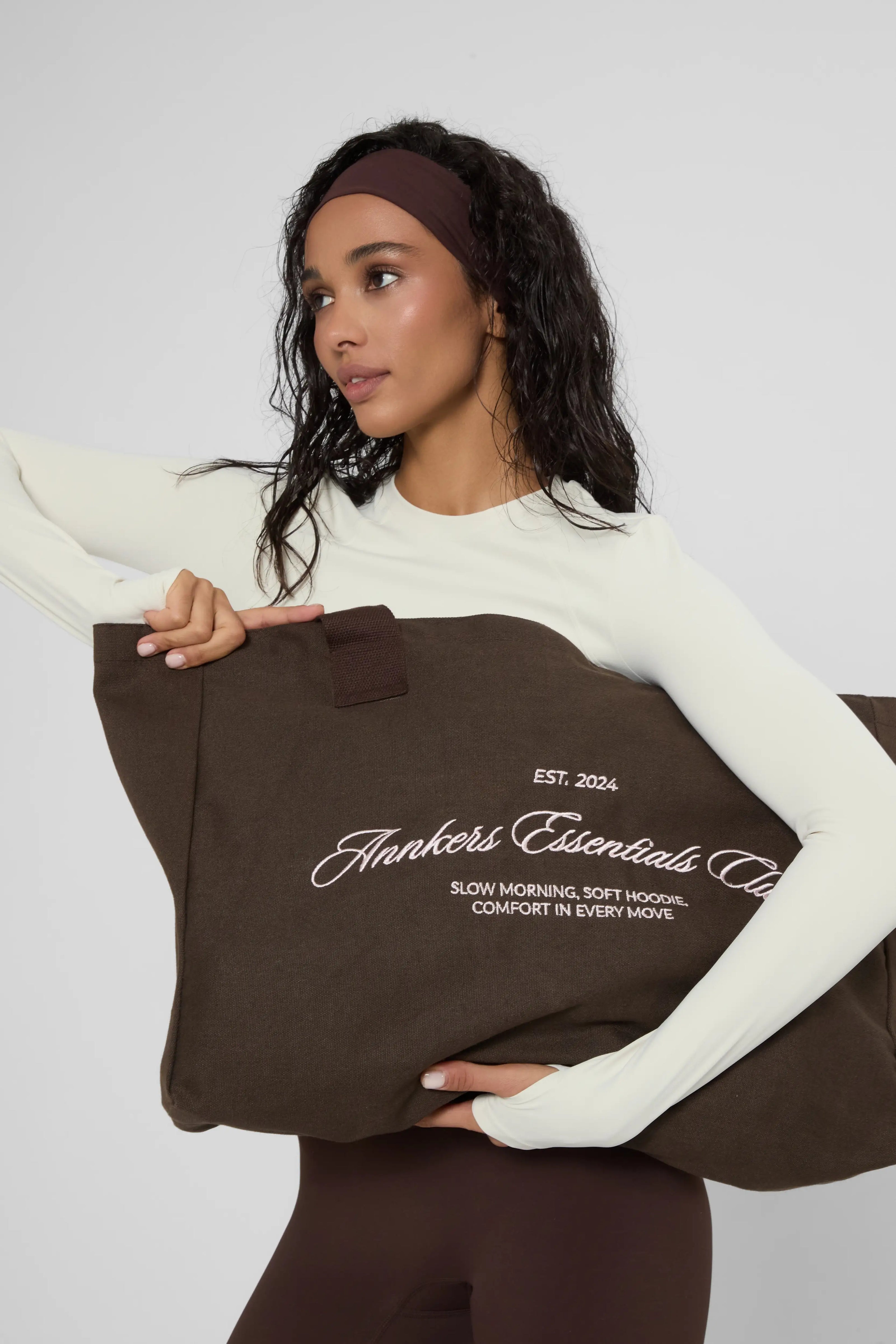 Шопер у коричневому кольорі з рожевою вишивкою "Annkers essentials club"