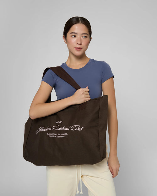 Шопер у коричневому кольорі з рожевою вишивкою "Annkers essentials club", крупний план, тканина щільна