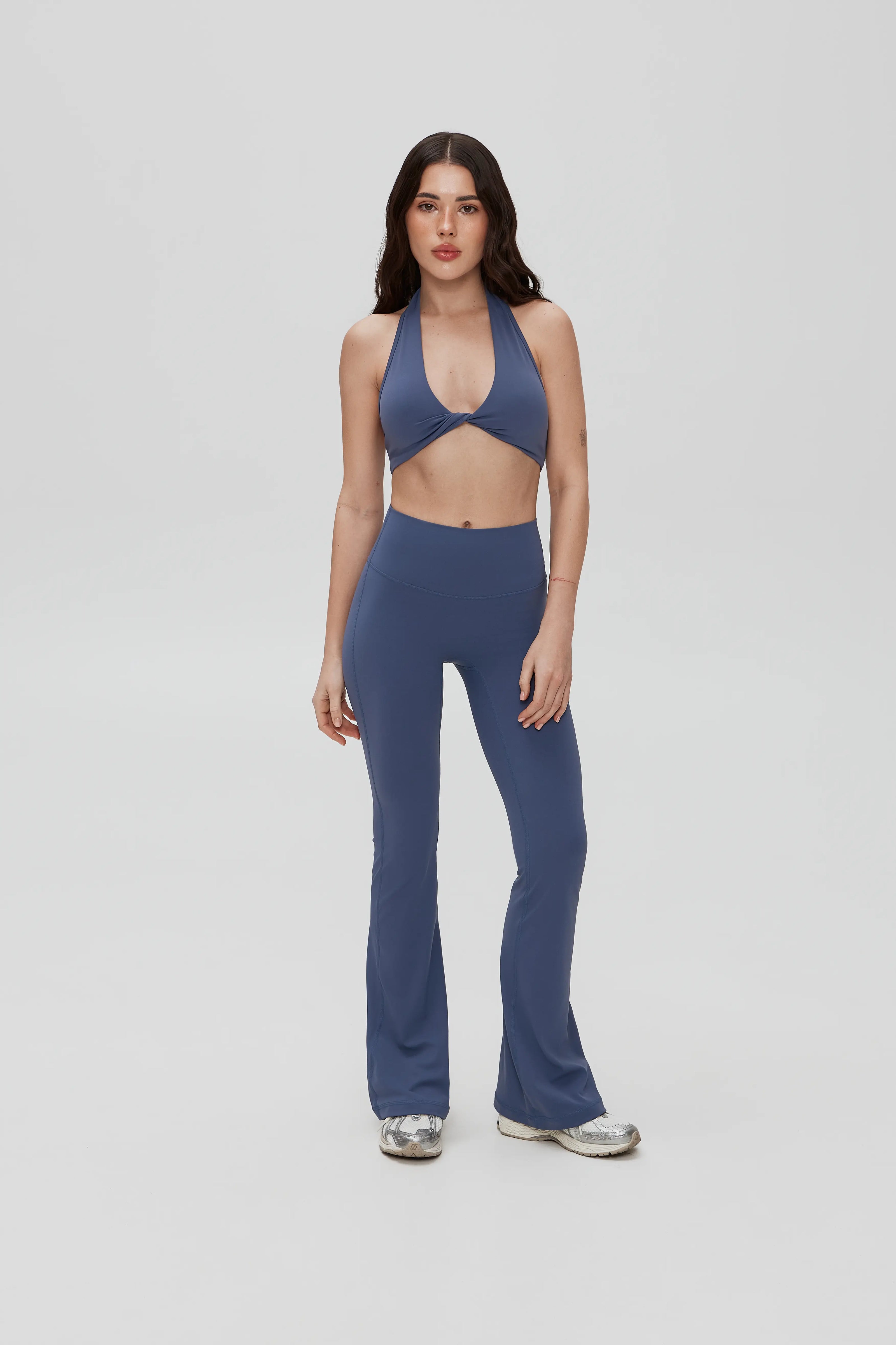 Базові штани-кльош темно-синього кольору