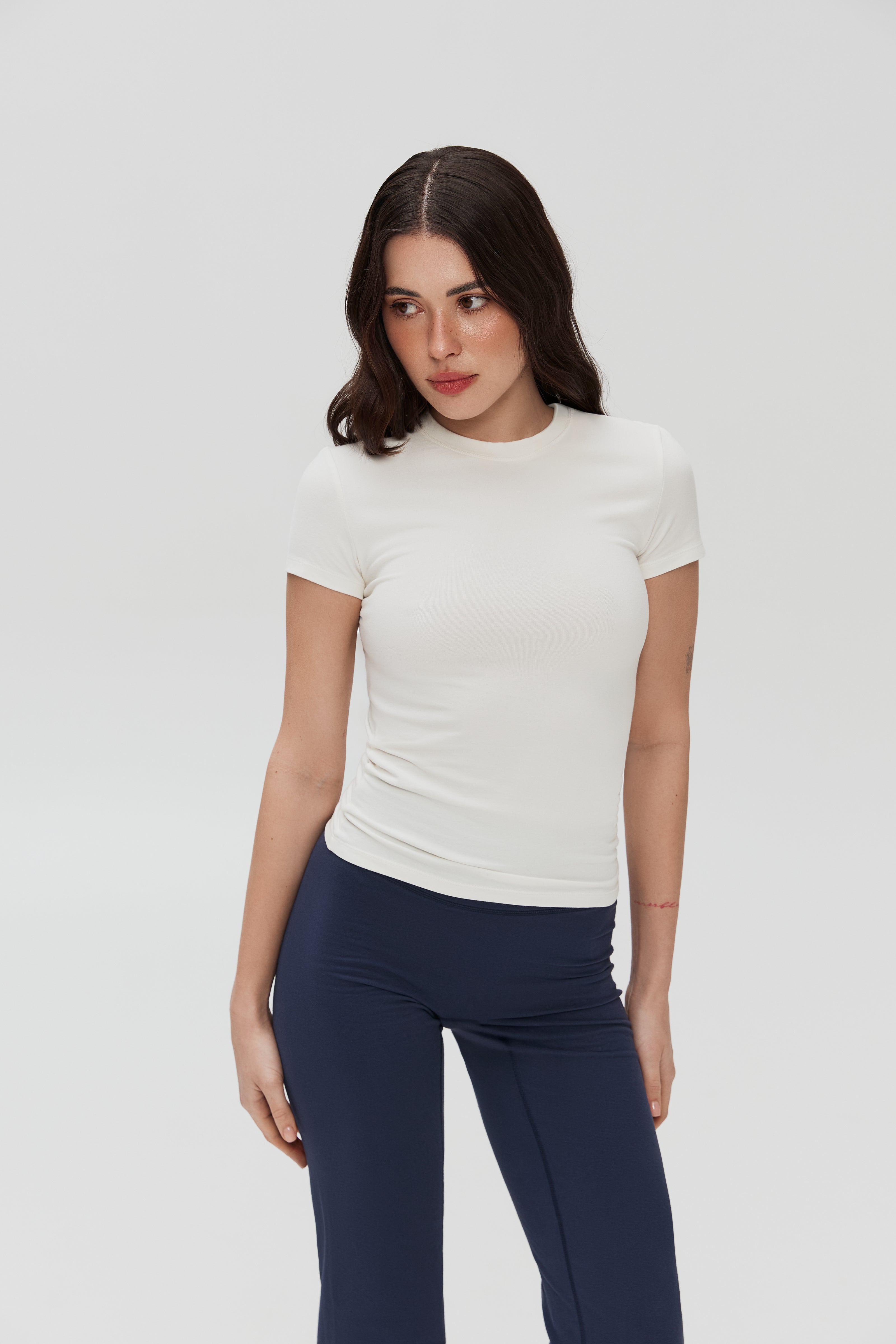 Футболка бавовняна облягаюча біла