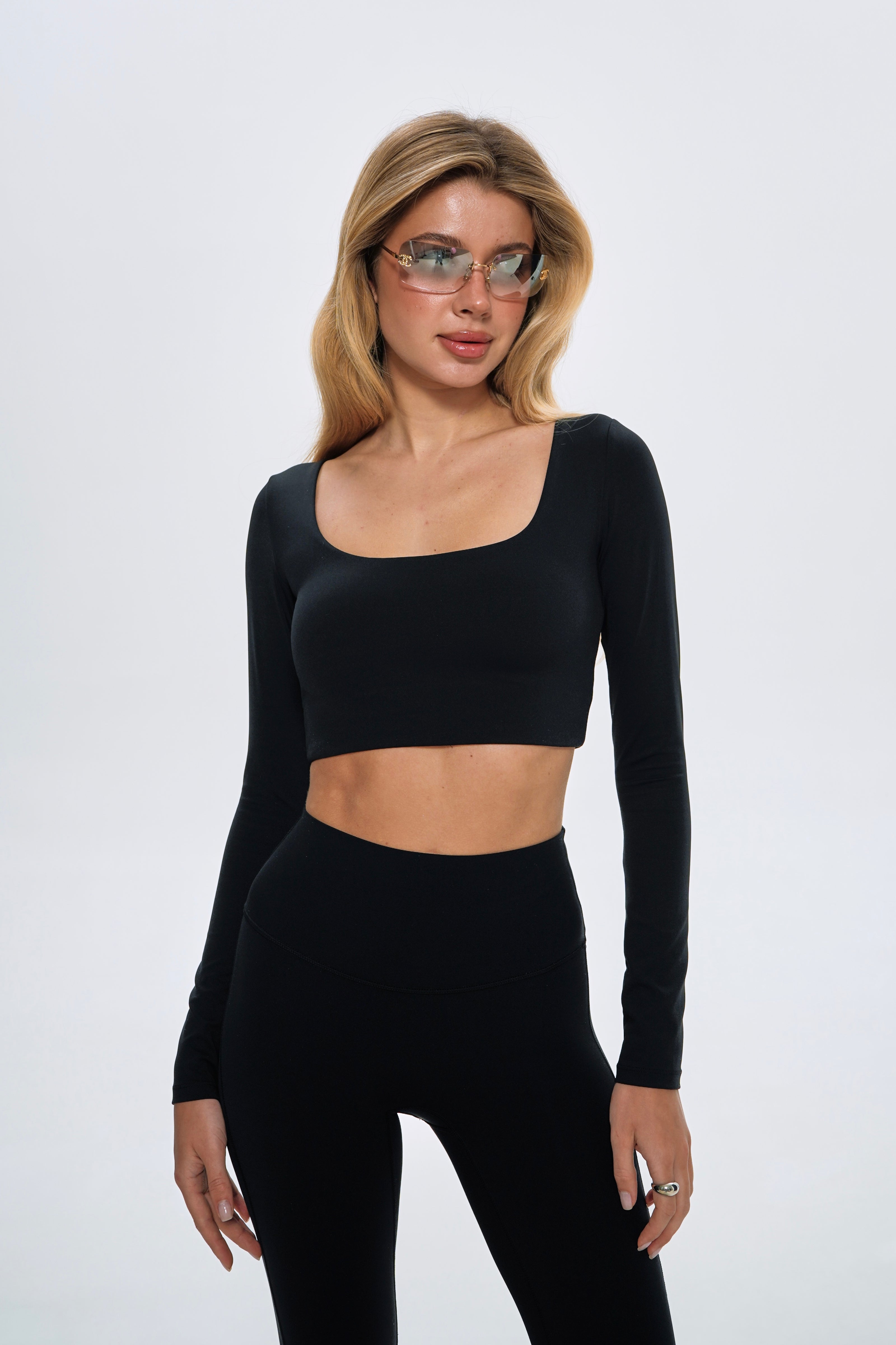 Рашгард чорний з квадратним вирізом