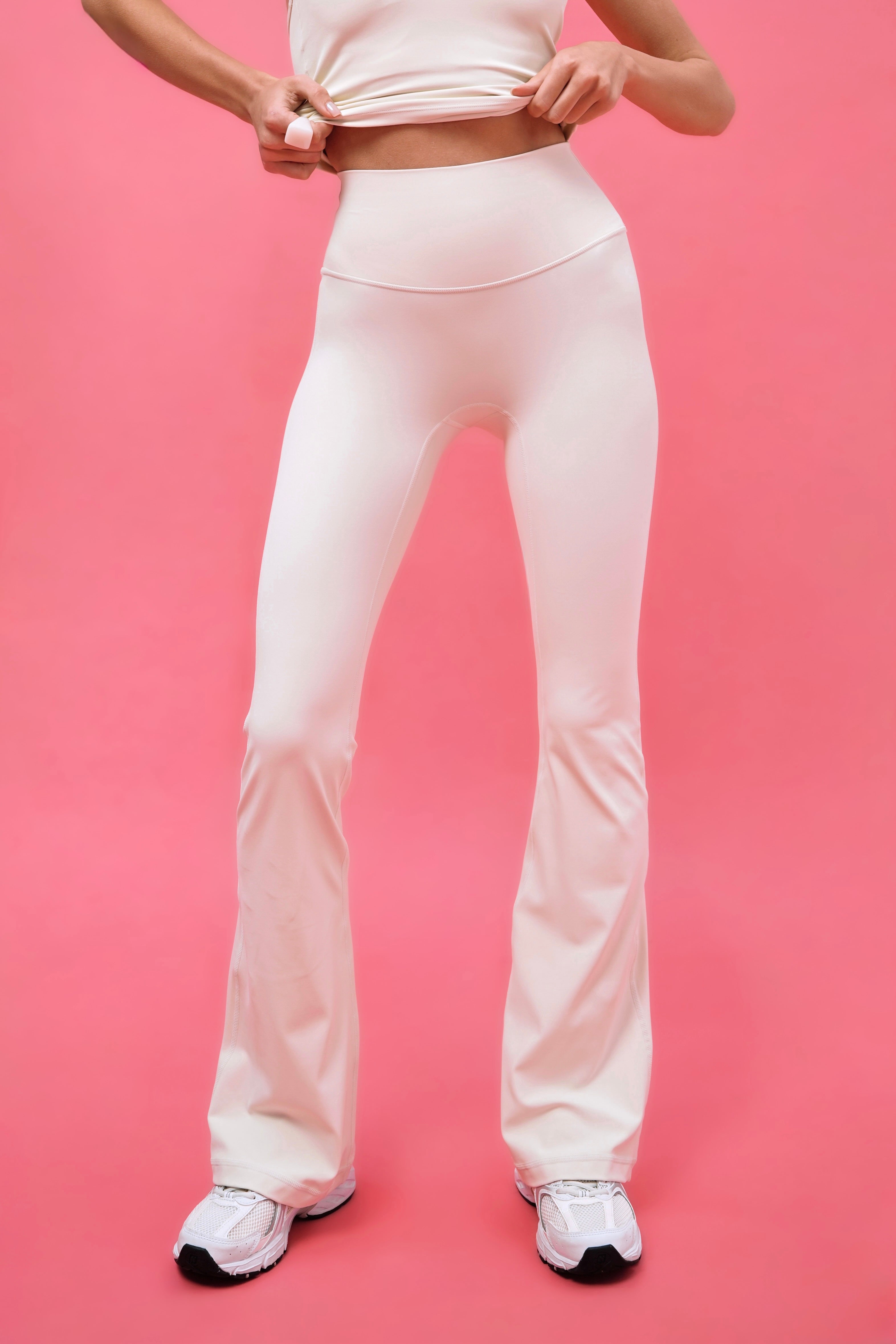 Базові штани-кльош молочного кольору