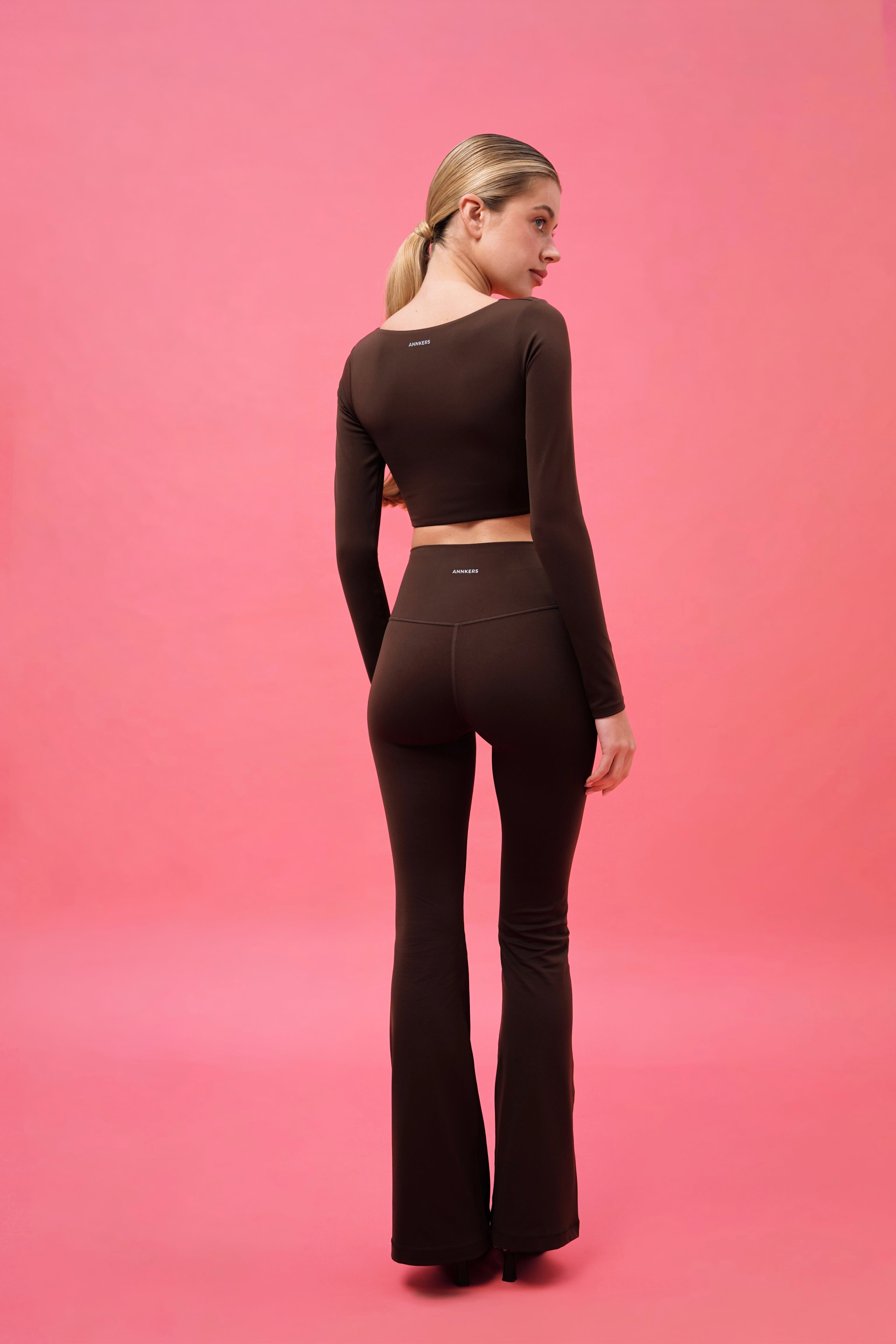 Базові штани-кльош темно-коричневого кольору