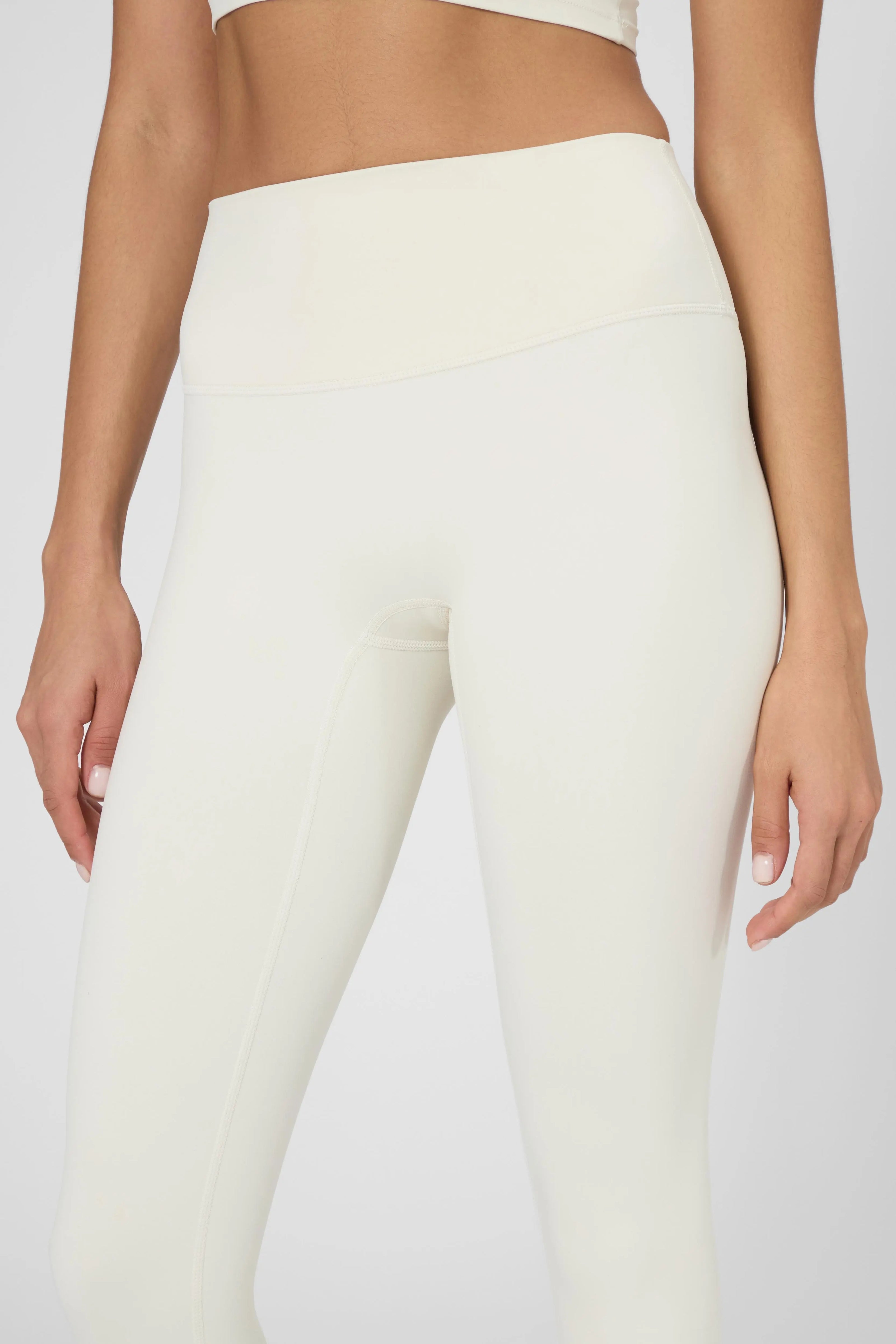 Утеплені базові легінси з начосом молочного кольору