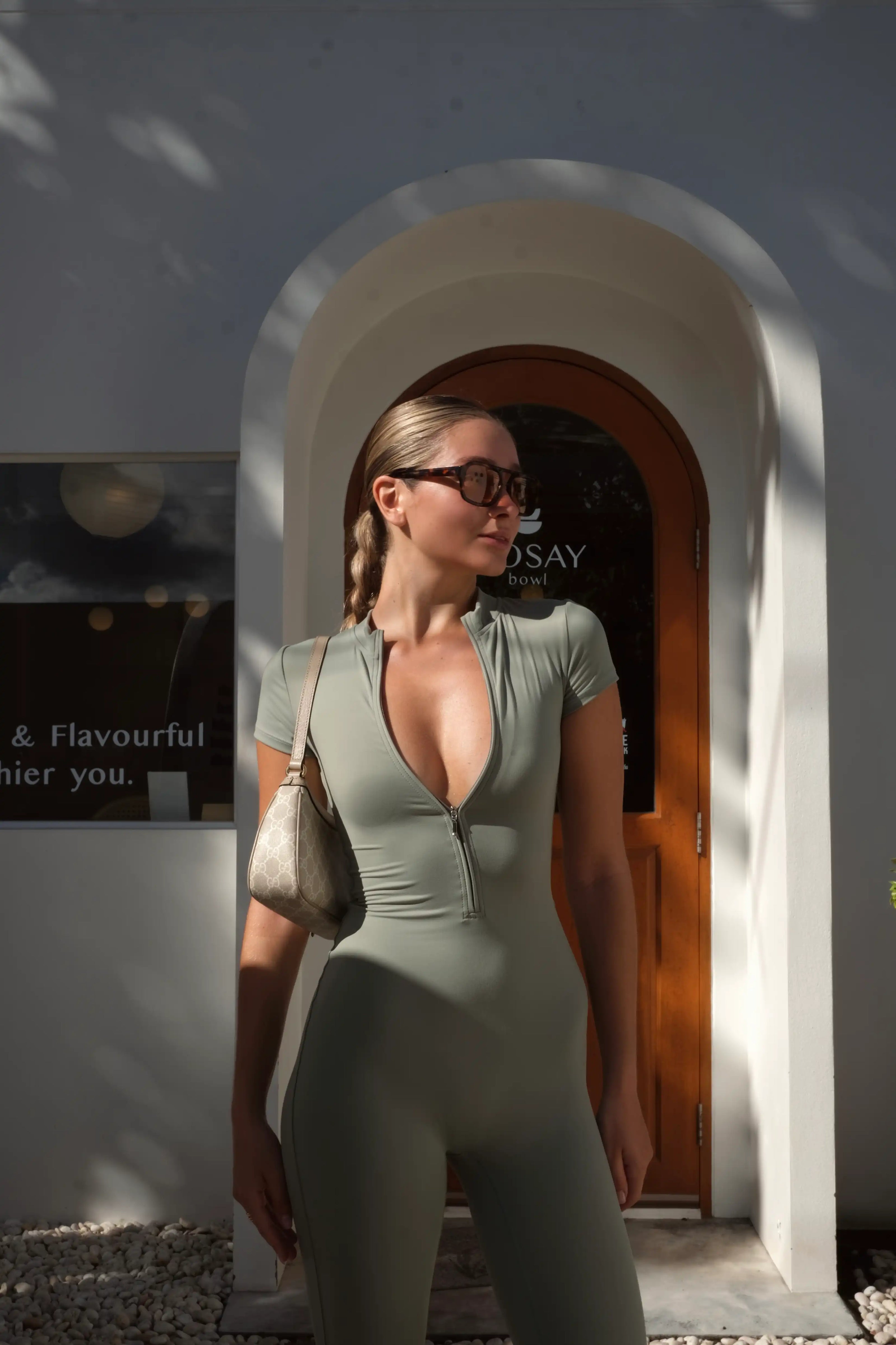 Комбінезон оливкового кольору