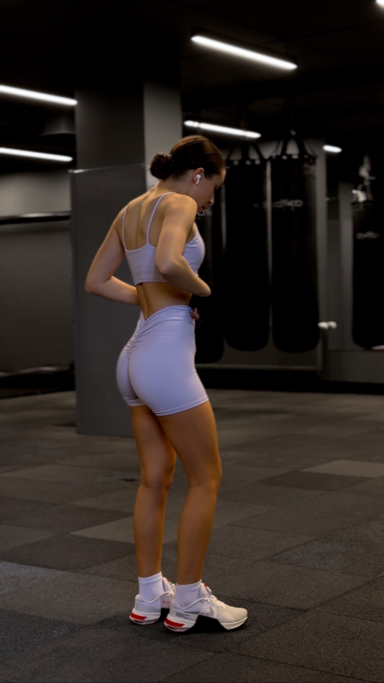 Базовий топ лавандового кольору з тонкими бретелями