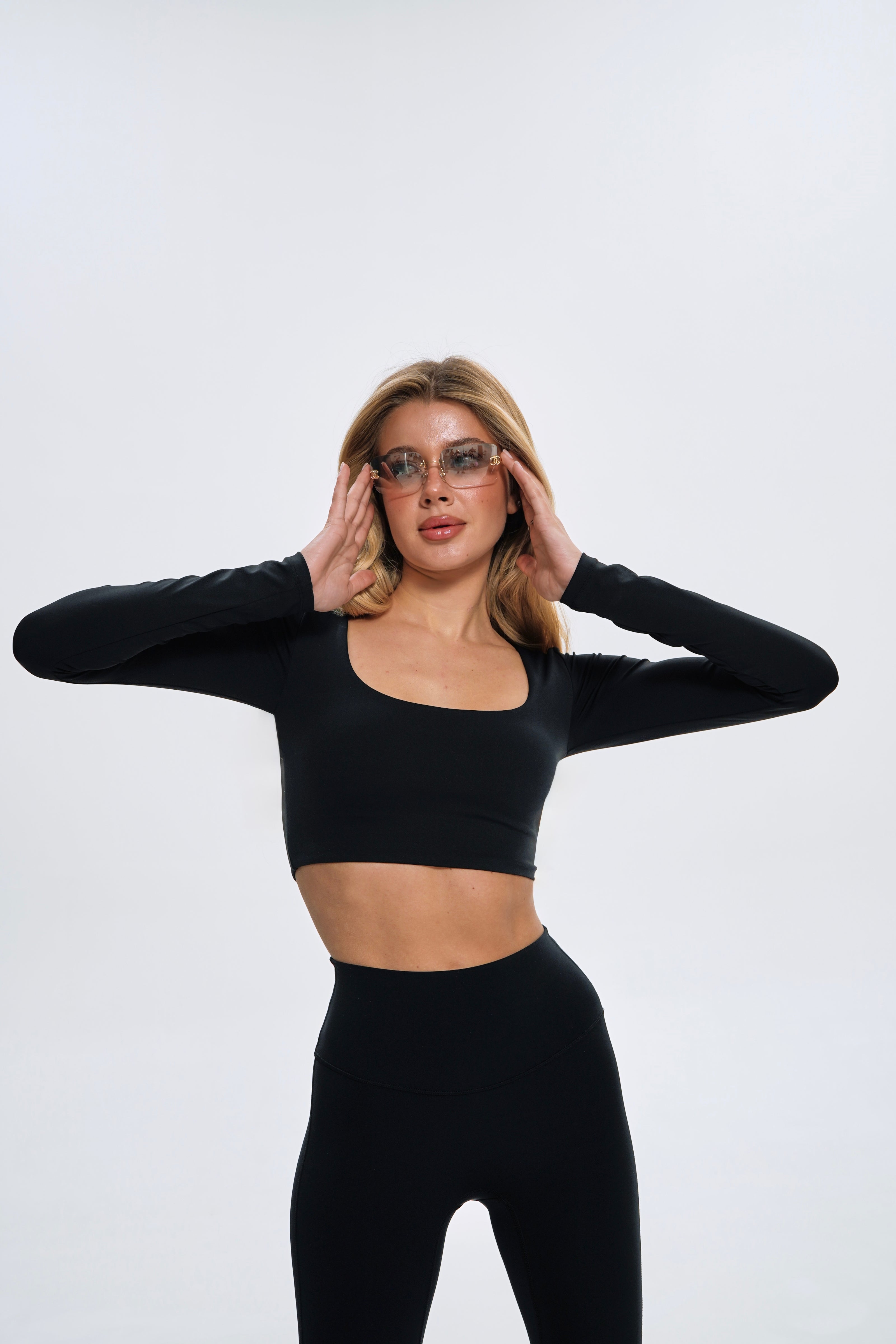 Рашгард чорний з квадратним вирізом