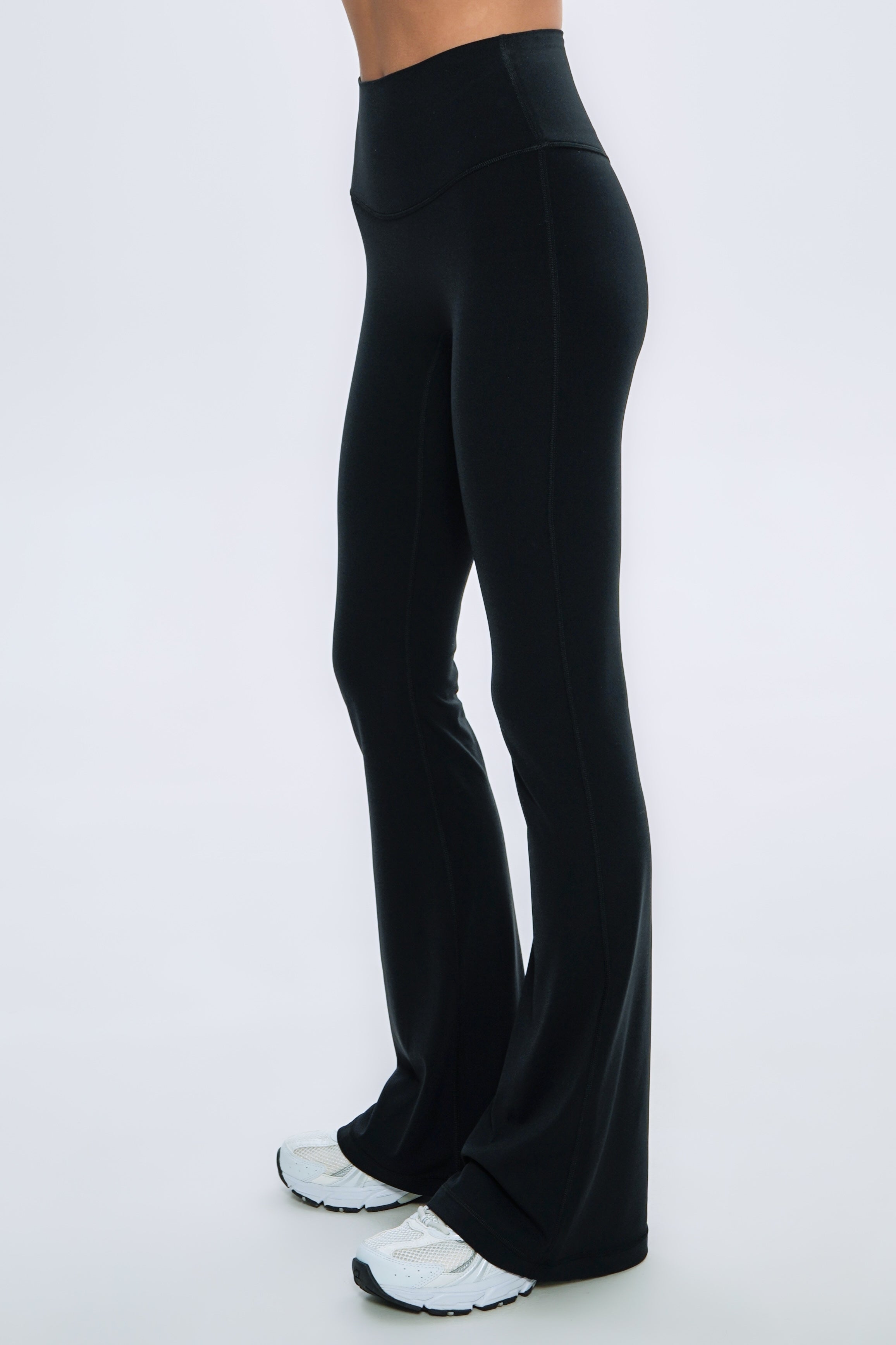 Базові штани-кльош чорного кольору